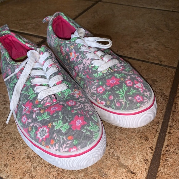 RUE 21 Low Lace Sneaker - Picture 4 of 10